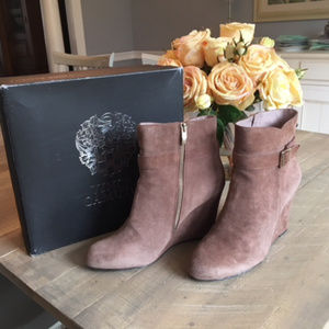 Vince Camuto DENA brown suede booties size 10 EUC